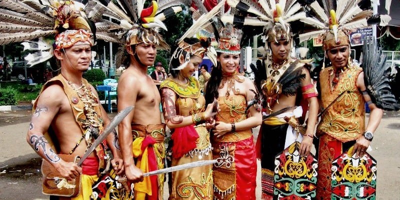 6 Fakta Menarik Tentang Kaum Dayak  Di Sarawak 